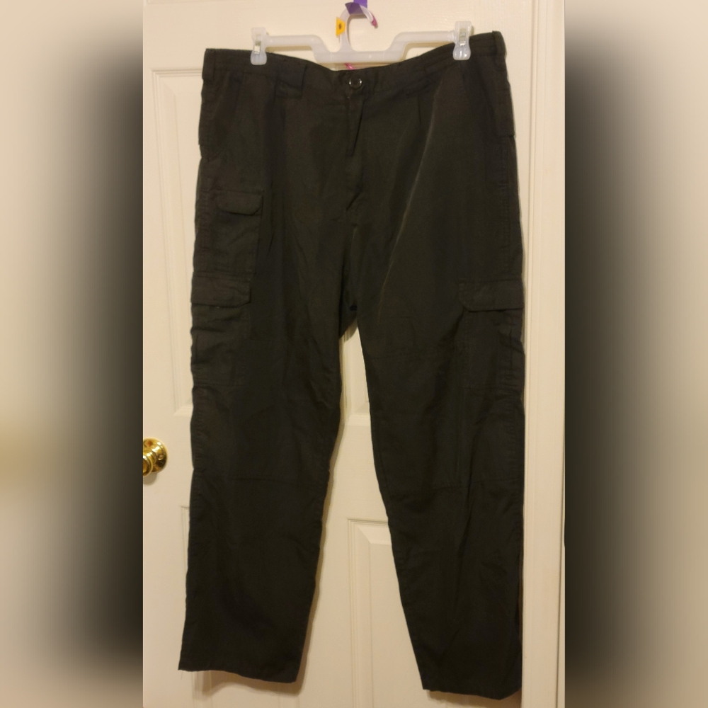 Black Cargo Law Enforcement Pants with Sleek Design